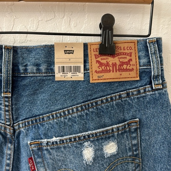 Levi’s Distressed Cut Off 501 Size 31 Button Fly Shorts - Picture 4 of 5